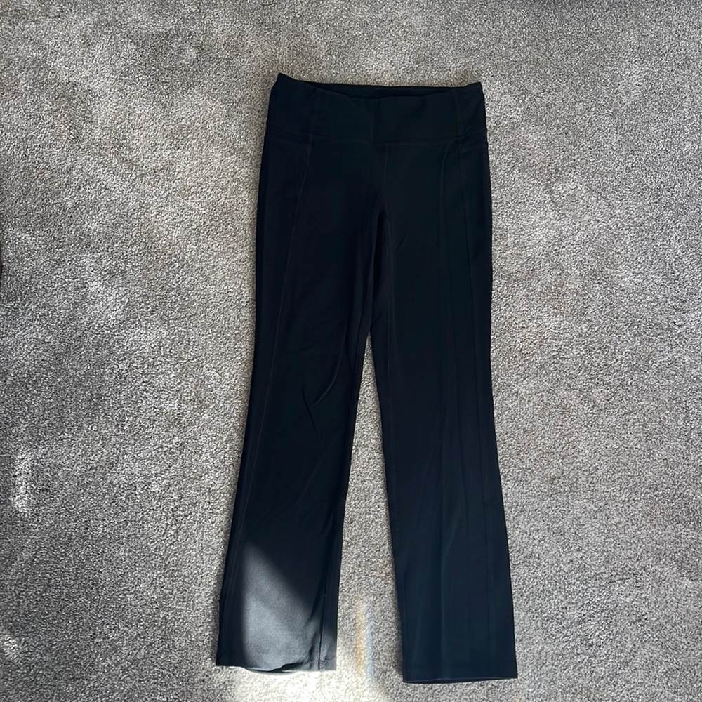 Black yoga pants